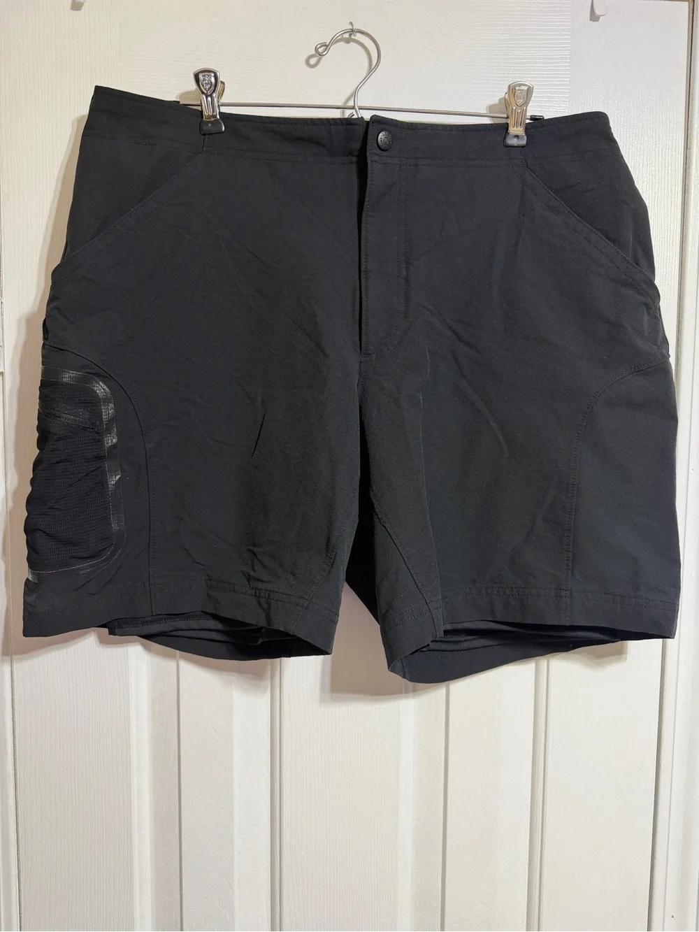 L.L. Bean men’s black padded cycling biking double layer shorts size Large